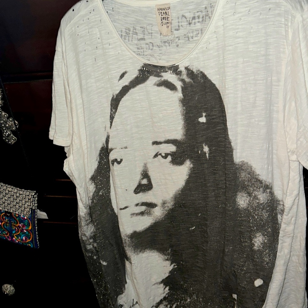 THIS IS FINAL PRICE!!! MAGNOLIA PEARL short sleeve T-Shirt